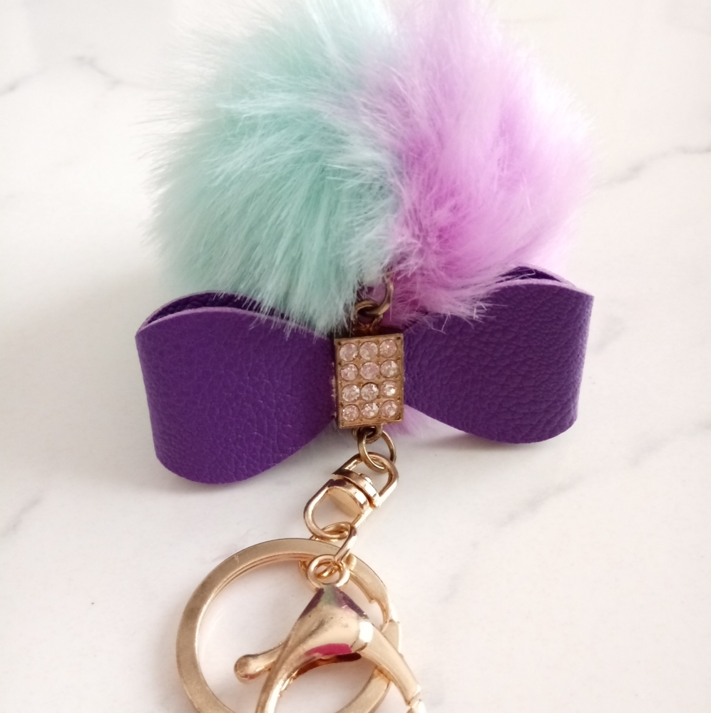 NEW TWO-TONE POM-POM WITH BOW KEYCHAIN - Picture 2 of 2